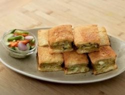 Resep Martabak Telur Roti Tawar ala Chef Devina Hermawan, yuk Recook!