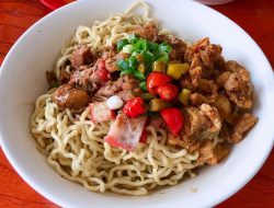 Mie Keriting Khas Siantar Versi Halal ala Devina Hermawan Lengkap dengan Ayam Charsiu, Yuk Simak Resepnya!