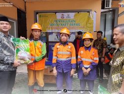 Camat Ujung Pandang Salurkan 5.000 Paket Beras untuk Petugas Kebersihan dan Pekerja Rentan