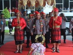 Kapolri Listyo Sigit Prabowo Disambut Tari Paduppa di Rakernis Baharkam Polri 2024