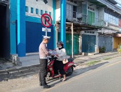 Terciduk Parkir Di Bawah Rambu Larangan, Kasat Lantas Parepare Ingatkan Pengendara Sanksi Hukum