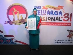 Indira Yusuf Ismail Raih Penghargaan Manggala Karya Kencana BKKBN