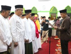 Bupati Selayar Lantik Pengurus Masjid Besar Babul Khaer Benteng Selatan Sekaligus Serahkan Dana Hibah