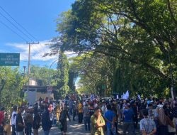 Tuntut Keadilan, Massa Aksi di Bantaeng Tutup Jalan Nasional 