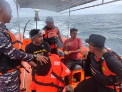 Alami Kebocoran Kapal Saat Berlayar di Perairan Kepulauan Selayar, Dua ABK KM Banawa Terpaksa Dievakuasi SAR