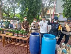 Ungkap Hasil Kejahatan Selama Ops Pekat, Polres Luwu Amankan 17 Tersangka dan Musnahkan Miras Beralkohol