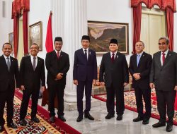 Presiden Jokowi, Presiden Terpilih, Mentan Amran dan Menteri Lain Ngobrol Santai Usai Pelantikan Wakil Menteri