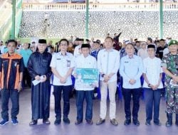 Pj Wali Kota Parepare Serahkan Insentif untuk Ketua RT, RW, Imam Masjid dan Pegawai Syara’