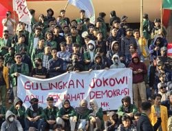 Demokrasi Dilanda Tsunami, Demonstran: Selamatkan!