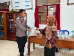 Bhabinkamtibmas Polres Tator Aktif Monitoring Distribusi Bansos