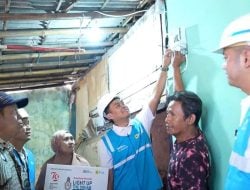 Rayakan HUT RI Ke-79, Donasi Pegawai PLN Nyalakan 7.357 Listrik Gratis bagi Keluarga Kurang Mampu