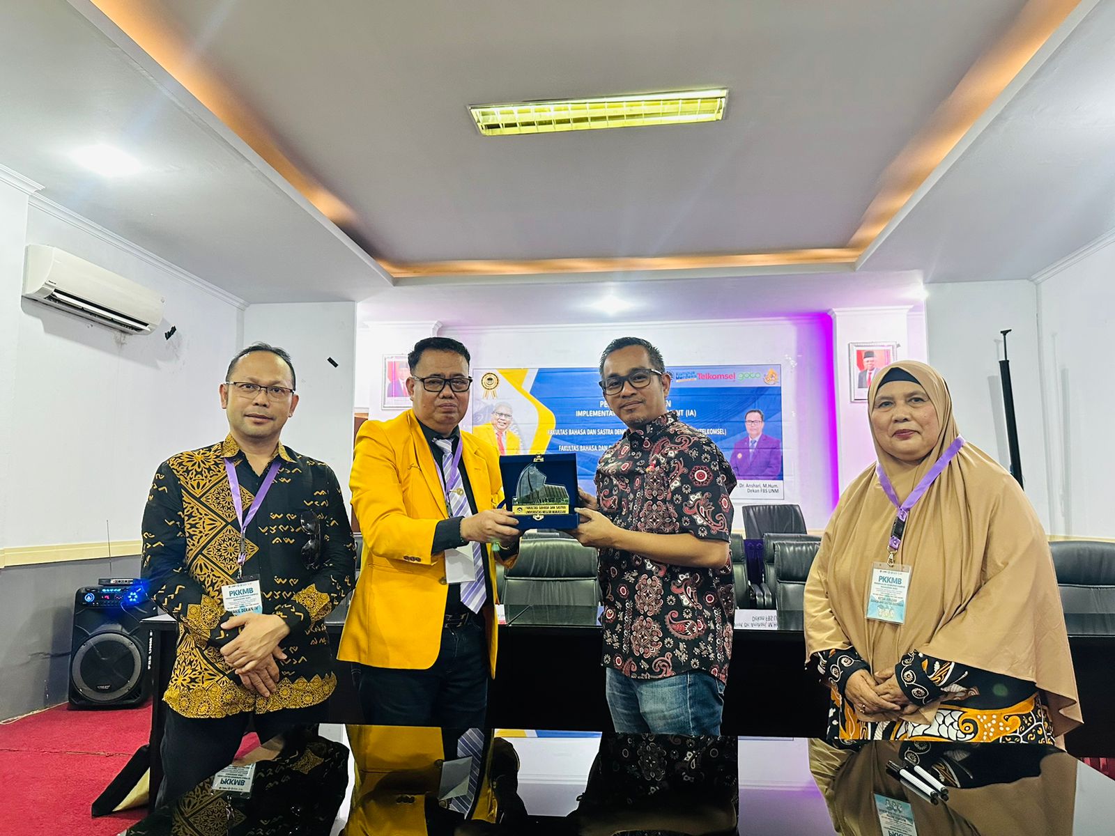 MoU Telkomsel dengan Fakultas Bahasa dan Sastra UNM. (Hikmah/A)