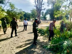 TNI-POLRI Takalar Kompak Bersama Warga Gotong Royong Bersihkan TPU