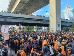 Ratusan Mahasiswa di Makassar Kembali Demo, Tuntutannya Bukan lagi RUU Pilkada Tapi Tolak Dinasti Jokowi