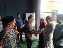 Sekda Serahkan Ratusan Sertifikat Tanah Program PTSL di Kecamatan Sinjai Tengah