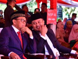 Hadir di Upacara Peringatan HUT RI ke-79, Nurdin Abdullah dan Andi Sudirman Duduk Berdampingan