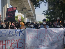 Ribuan Massa Turun Gelar Aksi Demo UU Pilkada di FO Pettarani