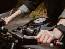 Tips Mengendarai Motor Kopling Di Tikungan Dengan aman