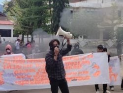 Demo Aliansi Mahasiswa Enrekang Tuntut Pembayaran Gaji PPPK dan TPP ASN