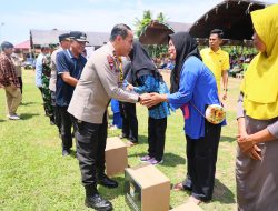 Polda Sulsel Gelar Baksos di Soppeng, Sebelas Warga Dapat Umrah Gratis dari Irjen Andi Rian