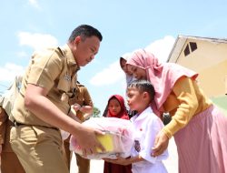 Program Perlengkapan Sekolah Gratis Direplikasi Pemprov, Tokoh Pendidikan: Bukti Jika Ilham Azikin Bupati yang Visioner