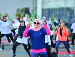 Ratusan Perempuan Makassar Antusias Ikuti Poundfit Bersama Fatmawati Rusdi