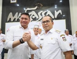 Danny Pomanto Kukuhkan Tim Pengembangan Program dan Tim SIBAT PMI Kota Makassar 2024-2029