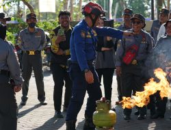 Satpol PP dan Damkarmat Makassar Latih Satlinmas Tangani Kebakaran Tabung Gas