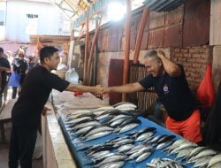 Komitmen Tingkatkan Ekonomi Pedagang Tradisional, Tasming Hamid Blusukan di Pasar Labukkang