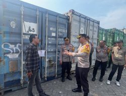 Kapolres Pelabuhan Makassar Pimpin Pengamanan Logistik Pilkada Serentak