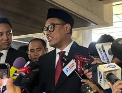 Pelawak Uya Kuya Tuai Cibiran Setelah Dilantik Jadi Anggota DPR