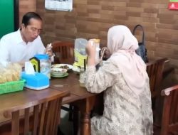 Purna Tugas, Jokowi Makan di Ruang Publik Tanpa Pengawalan Ketat