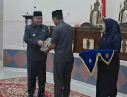 Pj.Bupati Wajo Serahkan Ranperda LKPJ Ke Dewan Untuk Dibahas