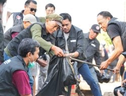 Sambut Adipura, Pj Sekda Makassar dan Bapenda Kerja Bakti Bersama