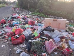 Warga Simboro Keluhkan Bau Busuk Sampah di Jalan Martadinata