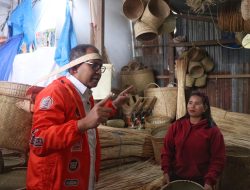 Dukung UMKM Lokal, Danny Pomanto Belanja Parang dan Anyaman Khas Toraja saat Blusukan di Pasar Rakyat Bolu