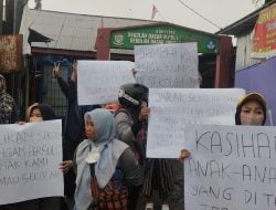 Orang Tua Siswa SD Inpres Pajjaiang Protes Anaknya Direlokasi