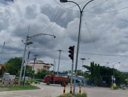 Pengguna Jalan Keluhkan Traffic Light Persimpangan Arteri Mamuju Tak Nyala