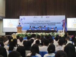 Rektor Unifa Kukuhkan Mahasiswa Baru 2024 dalam Rapat Pimpinan Terbuka