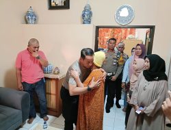 Irjen Pol Andi Rian R Djajadi Pamit ke Ibunya Sebelum Bertugas di Polda Sumatera Selatan