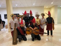 UNM Tampil Memukau Kenalkan Budaya Lokal ‘Dendang Pasompe’ Dipentas Internasional