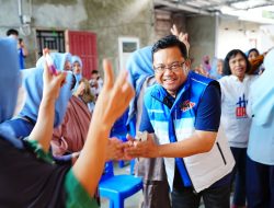 Tidak Gengsi Datangi Warga, Husniah dan Darmawangsyah Blusukan ke Rumah-Rumah Penduduk