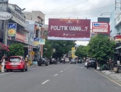 Baliho Berisi Pertanyaan “Politik Uang? “, Cara KPU Tingkatkan Partisipasi Masyarakat pada Pilkada 2024