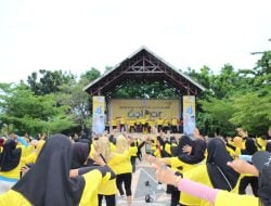 Melalui Senam Golkar, Paslon Erat Bersalam Kuningkan Taman Mattirotasi