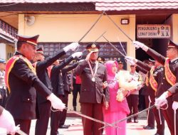 Polres Tana Toraja Gelar Tradisi Gerbang Pora untuk Personel yang Purna Bakti