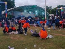 Pastikan Lapangan Andi Makkasau Kembali Bersih, Panitia Kampanye Akbar TSM-MO Gerak Cepat Bersihkan Sampah