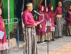 Madrasah DDI Pinrang Barat Gelar Upacara Hari Guru Nasional dengan Nuansa Adat