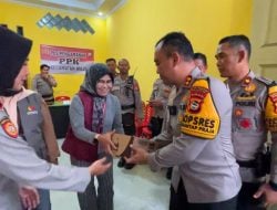 Kapolres Pelabuhan Makassar Tinjau Pengamanan Kotak Suara, Berikan Dukungan dan Vitamin untuk Personel