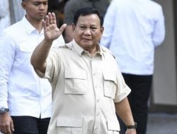 Prabowo Resmi Naikkan Gaji Guru ASN dan Non-ASN