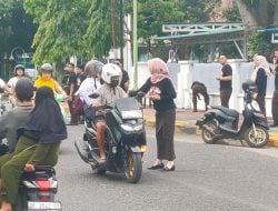 Hari Anti Korupsi Sedunia: Kejari Pinrang Bagikan Stiker Ajak Masyarakat Berantas Korupsi